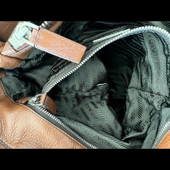 Prada shoulder bag Vitello Daino Buckle with coin purse attachment - Picture 12 of 17